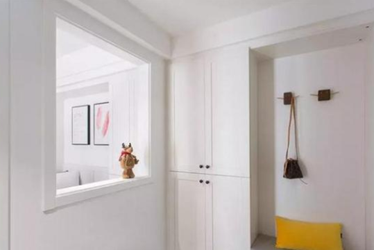 73平的简约风小户型二居室，沙发背景墙用玻璃代替！